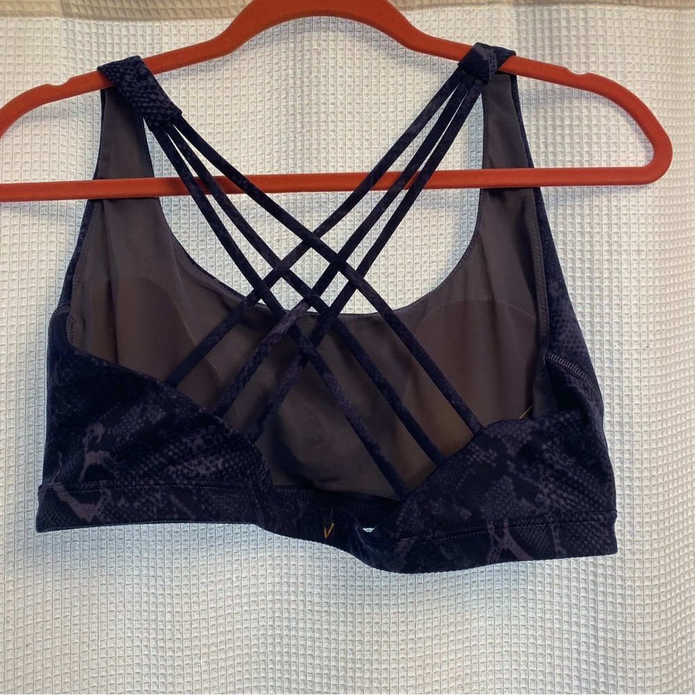 Victoria’s Secret Blue Snake Skin Criss Cross Sports Bra Size: Extra Large (XL) - Picture 2 of 4